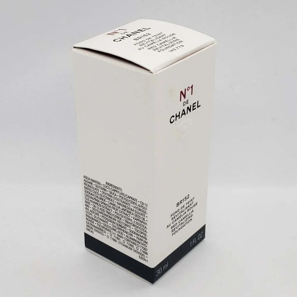 Chanel No.1 de CHANEL Red Camelia Revitalizing Foundation BR152 - Picture 3 of 4